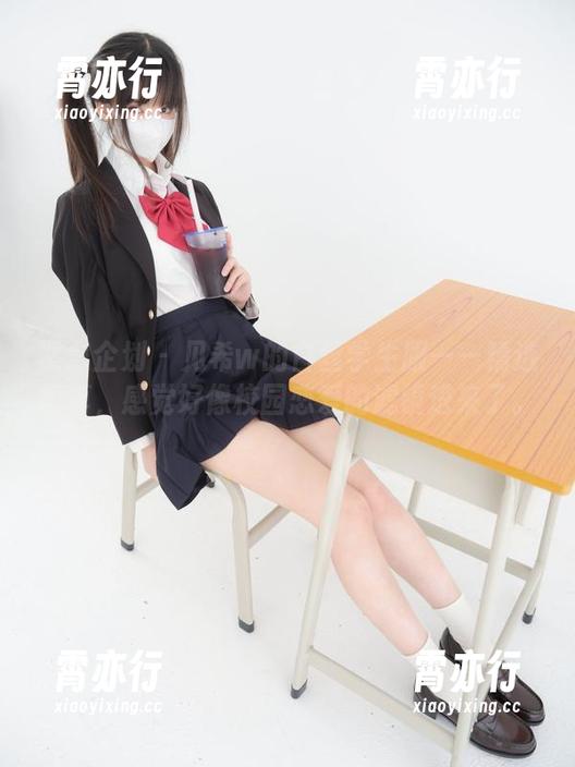 紧急企划-见希w 紧急企划 - 见希w的白丝学生服——精选写真,感觉好像校园恋爱的滤镜进来了。