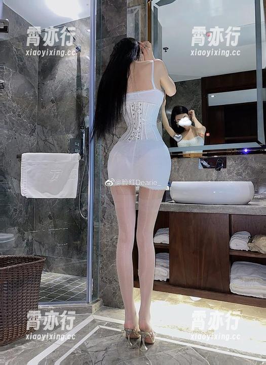 微密圈 - 黑丝与吊带的完美搭配,脸红Dearie的写真合集,发现新大陆