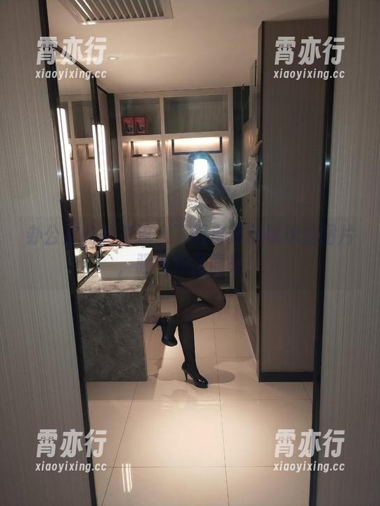 自闭颜球球 办公室的非主流:下载自闭颜球球的图片,骚气扑面而来!