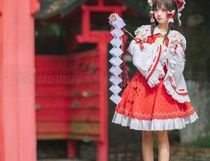 私拍写真：花柒Hana用天使蕾姆蓝把整个春天都染蓝了。