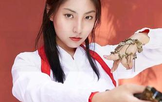 蜜桃社 - 真希的美脚图集，满分的腿型，让我这个手残党感到自愧不如。