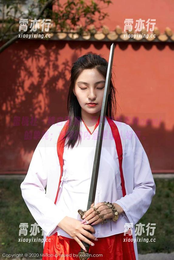 蜜桃社-萌美Moemi 蜜桃社 - 纯白图集,不只是萌美Moemi的单纯;定制的内涵更让人好奇。