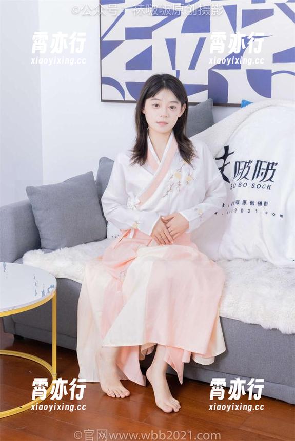 袜啵啵-小淳 袜啵啵 - 披上小淳的高跟长靴,日常之路也开始变得不一样。原图保留个神秘感,你想看吗?