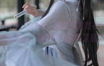 贝儿酱Miki的白丝，图片里竟然有种说不出的轻盈，恍惚中我也飘了起来