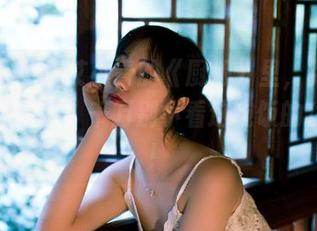 轰趴猫 - 在艾小青的《厨娘》里，免费欣赏作品之余，千万别小看这碗饭的功力啊！