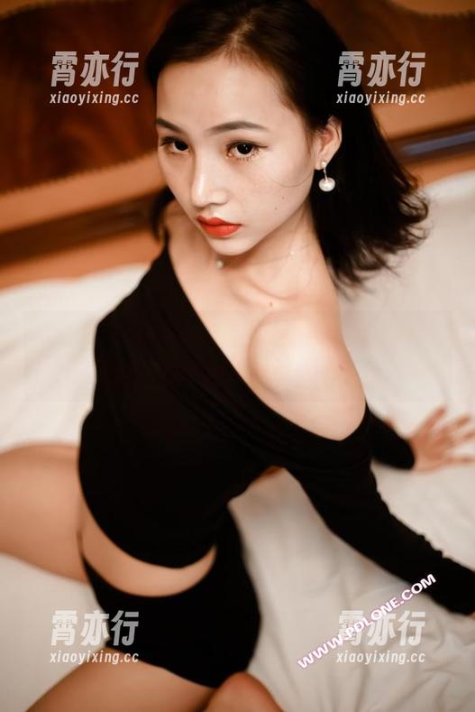 轰趴猫 - 作品上新，艾小青在线！她在海边的样子值得再说一遍！
