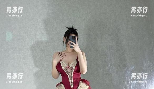 醇子小姨 微密圈 - 醇子小姨的红色蕾丝套装作品,感觉就像偷偷点燃了心头的小火。