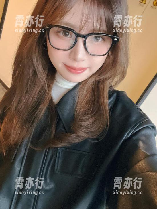 闪月半 别纠结光与影,套图里就有闪月半的温柔,完全同意无圣光!