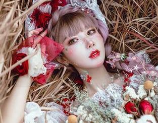 当阿包也是兔娘遇上龙姬士柯丽蒂丝，写真界的经典再次上演。