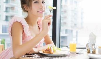 青豆客 - 王婉悠在线，体操服显身手——这种劲儿，不太一般！