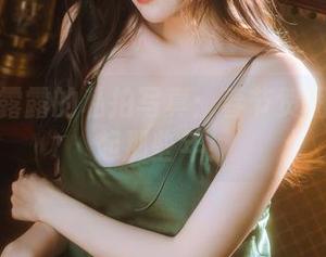 香草喵露露的私拍写真：春节贺图让人想起那些年！