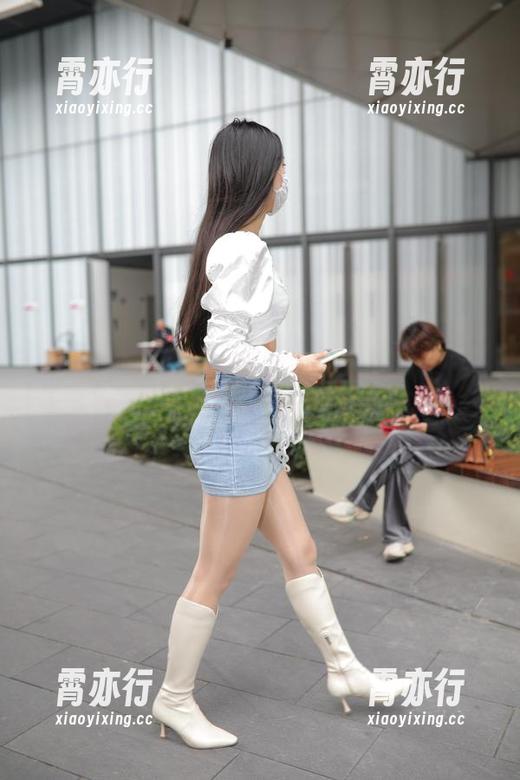 魔镜街拍 高清白色裙装?魔镜街拍真能勾引人,不看可是可惜了哦